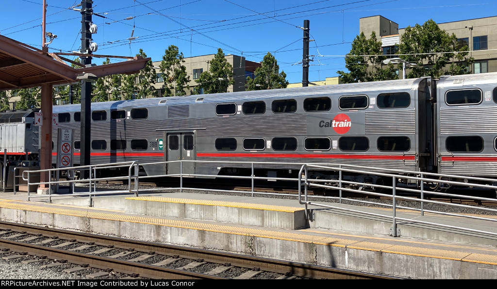 Caltrain 3818